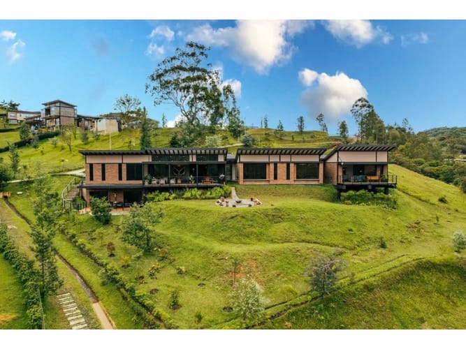 Casa de 8 alcobas en venta en Pantanillo, El Retiro, 568 m² · foto 2 de 24