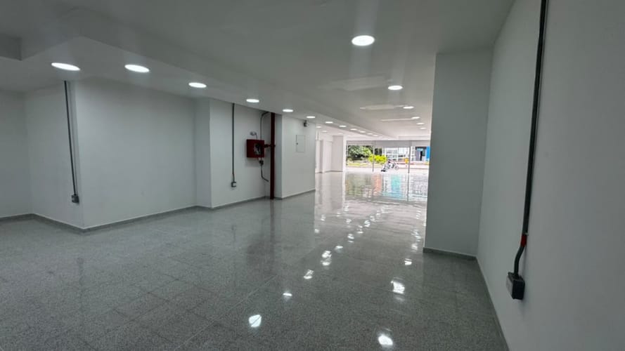 Local en arriendo en Las Acacias, Medellín, 229 m² · foto 3 de 12