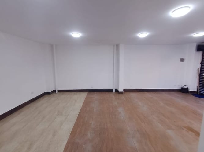 Local en arriendo en Colombia, Medellín, 50 m² · foto 2 de 8