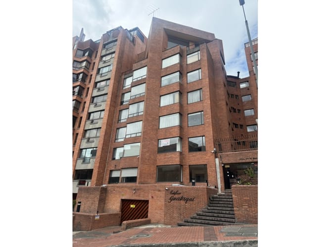 Apartamento de 2 alcobas en venta en Los Rosales, Bogotá, 134 m² · foto 2 de 22