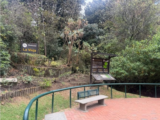 Apartamento de 2 alcobas en venta en Los Rosales, Bogotá, 134 m² · foto 3 de 22