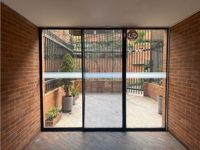 Apartamento de 2 alcobas en venta en Los Rosales, Bogotá, 134 m² · foto 4 de 22