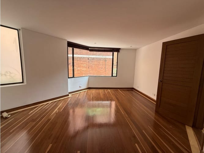 Apartamento de 2 alcobas en venta en Los Rosales, Bogotá, 134 m² · foto 12 de 22