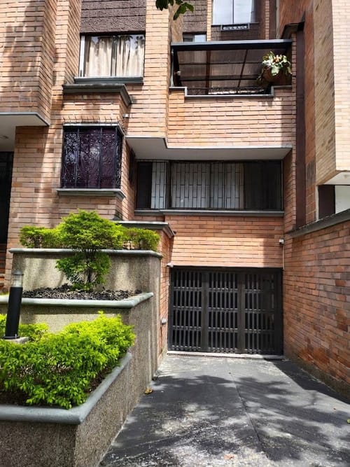 Apartamento de 4 alcobas en venta en Laureles, Medellín, 84 m² · foto 2 de 24