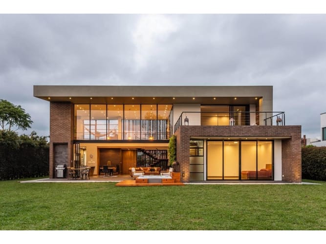 Casa de 4 alcobas en venta en Llano Grande, Rionegro, 428 m² · foto 2 de 9