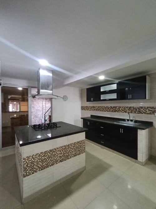Casa en venta en Prados Del Norte, Cúcuta · foto 3 de 13