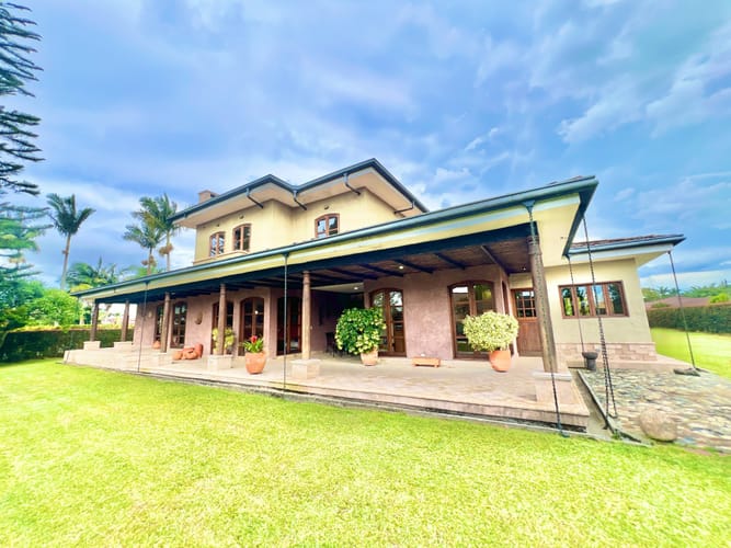 Casa de 4 alcobas en venta en Llano Grande, Rionegro, 450 m² · foto 2 de 21