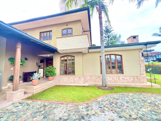 Casa de 4 alcobas en venta en Llano Grande, Rionegro, 450 m² · foto 4 de 21