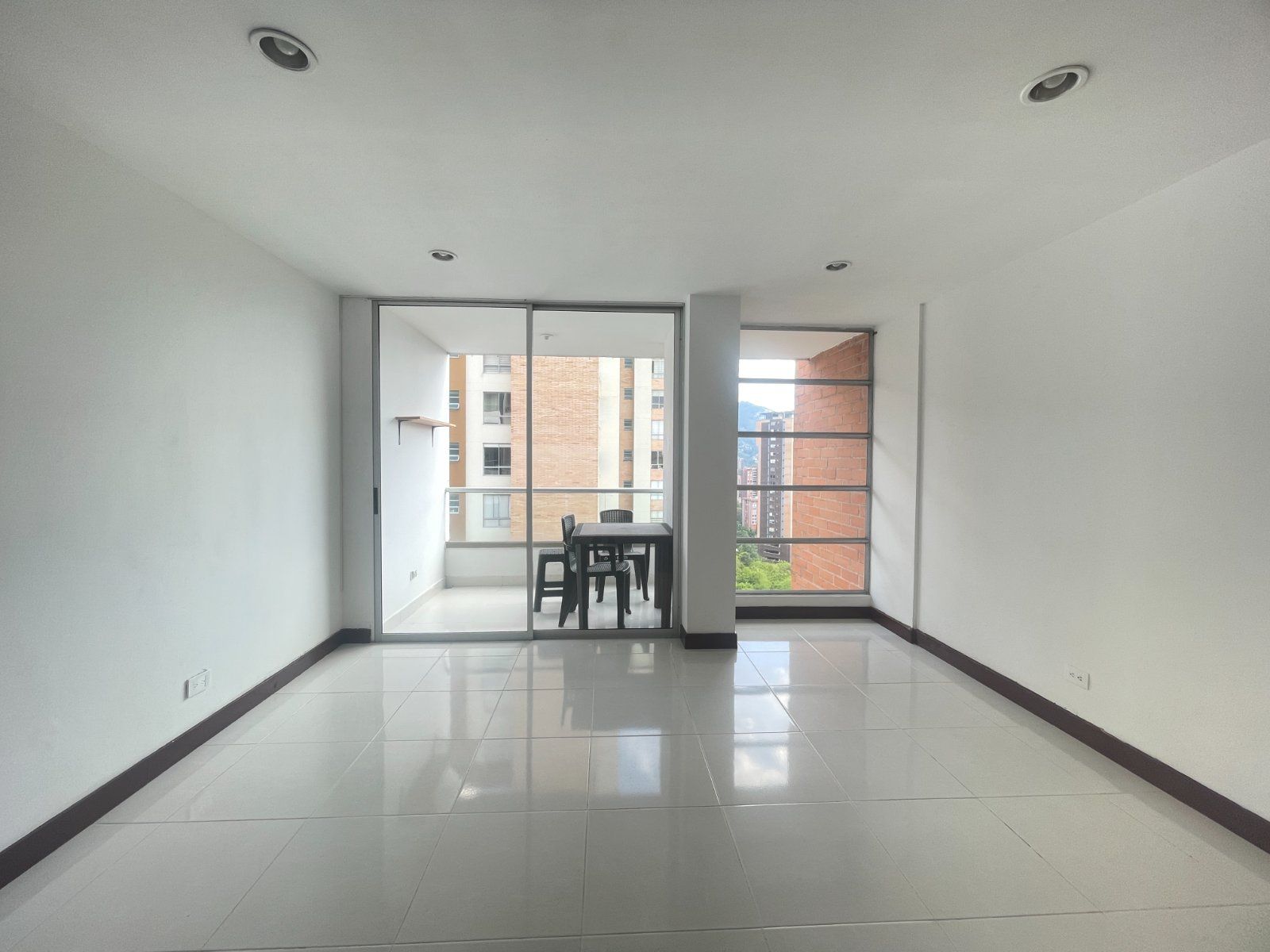 Apartamento en venta en Loma Del Esmeraldal, Envigado · foto 2 de 19