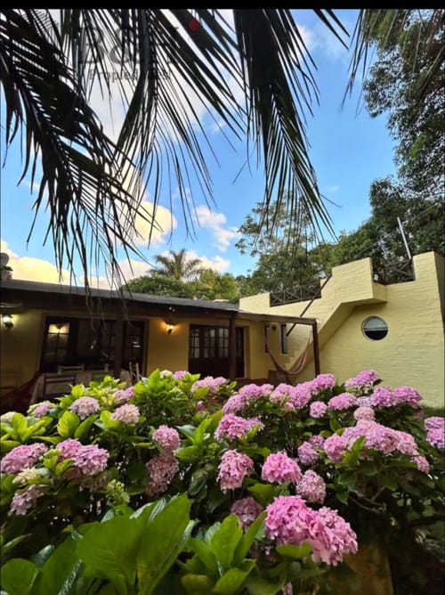 ALQUILO CASA ANUAL, 4 DORMITORIOS, 3 BAÑOS, PISCINA, PATIO CON PARRILLERO, PINARES PUNTA DEL ESTE.