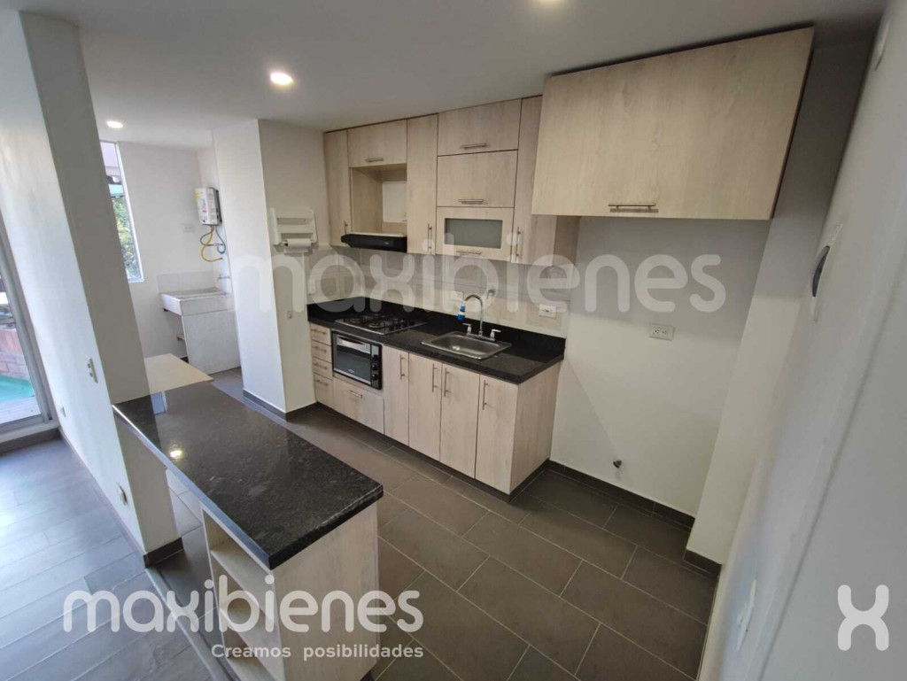 Apartamento en arriendo en Los Colores, Medellín · foto 2 de 13