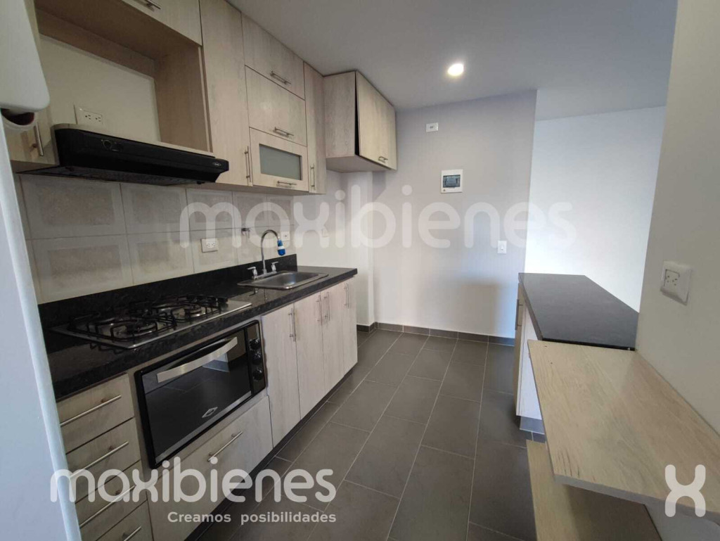 Apartamento en arriendo en Los Colores, Medellín · foto 3 de 13