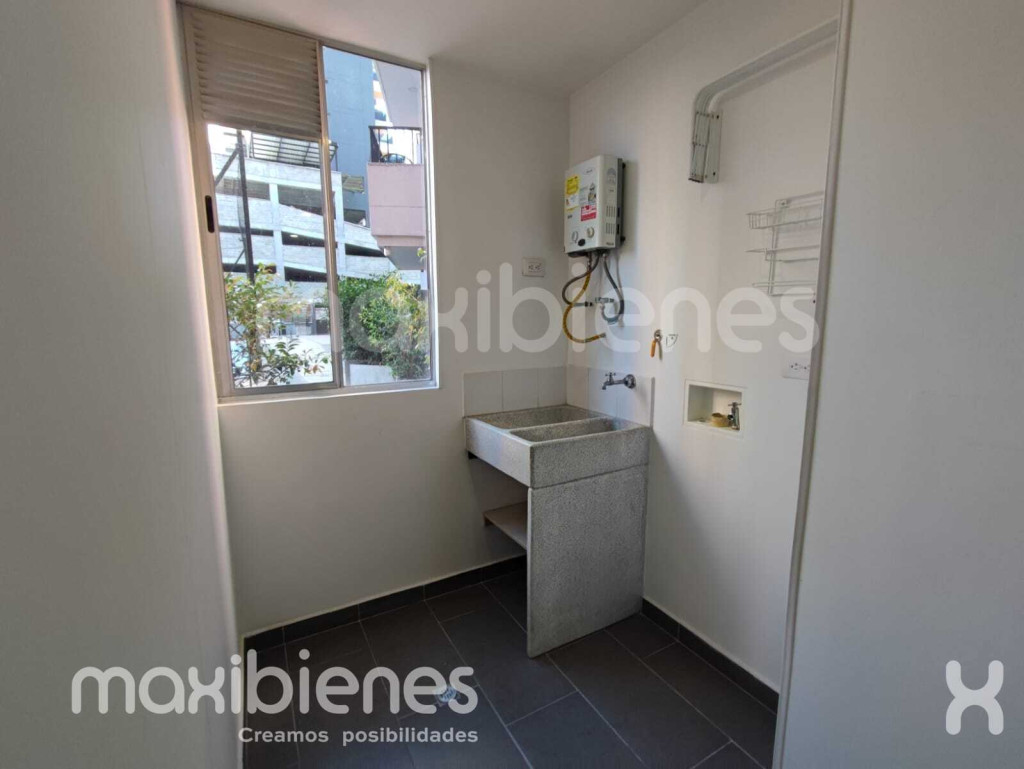 Apartamento en arriendo en Los Colores, Medellín · foto 5 de 13
