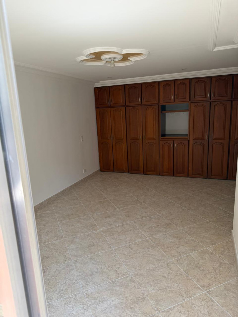 Apartamento en arriendo en Los Colores, Medellín · foto 5 de 12
