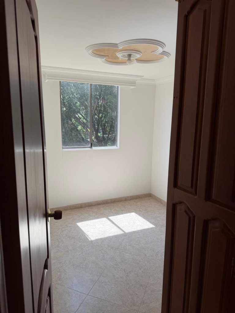 Apartamento en arriendo en Los Colores, Medellín · foto 7 de 12
