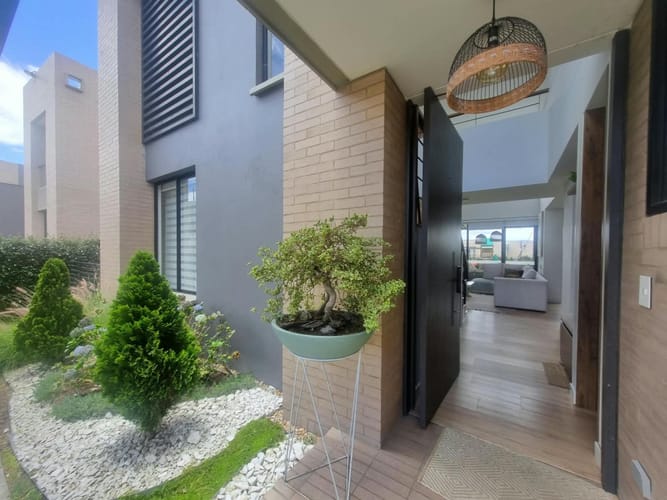 Casa de 4 alcobas en venta en Siberia, Cota, 219 m² · foto 2 de 24