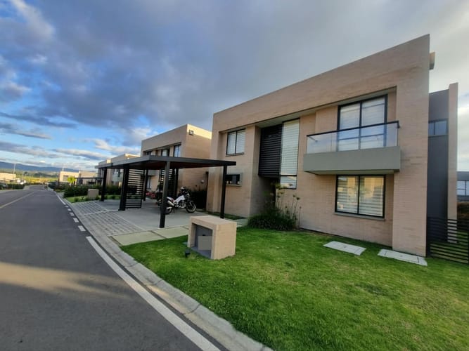 Casa de 3 alcobas en arriendo en Siberia, Cota, 222 m² · foto 3 de 24