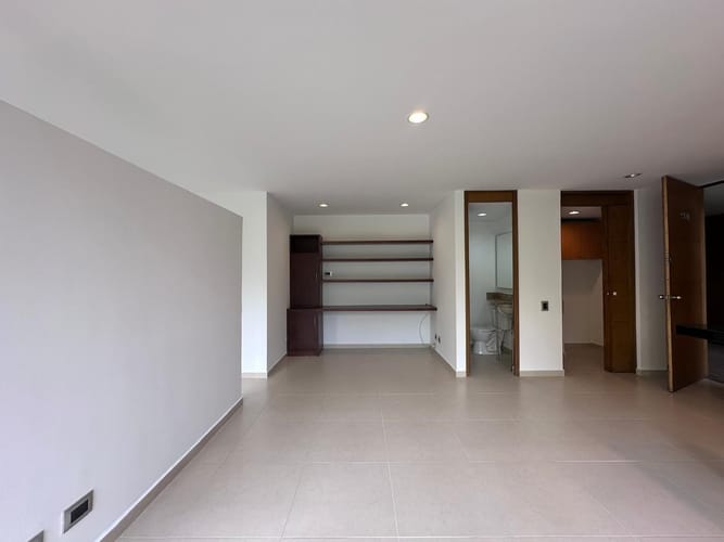 Apartamento de 1 alcoba en venta en El Poblado, Medellín, 57 m² · foto 11 de 15