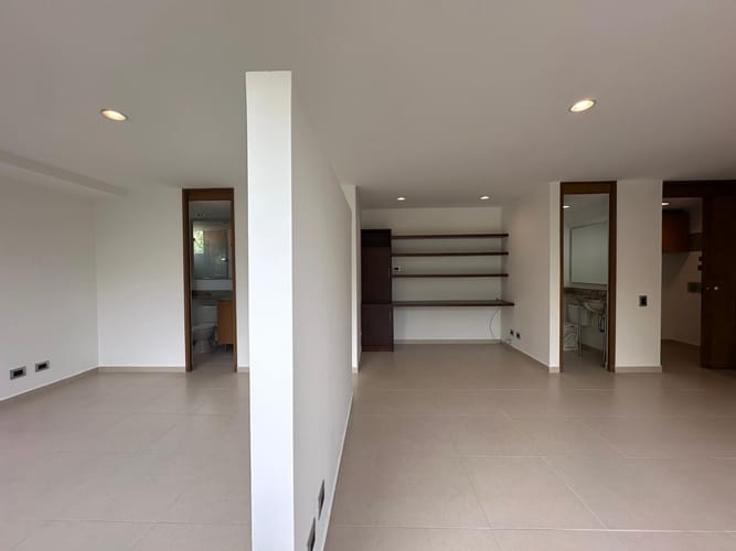 Apartamento de 1 alcoba en venta en El Poblado, Medellín, 57 m² · foto 9 de 15
