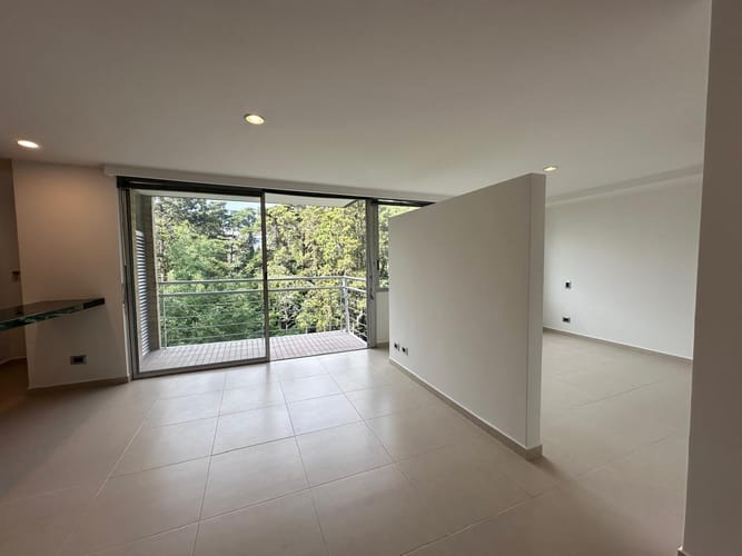 Apartamento de 1 alcoba en venta en El Poblado, Medellín, 57 m² · foto 3 de 15