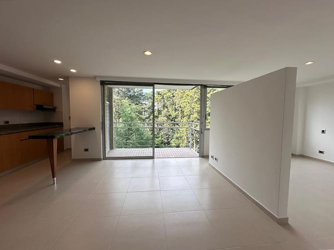 Apartamento de 1 alcoba en venta en El Poblado, Medellín, 57 m² · foto 2 de 15