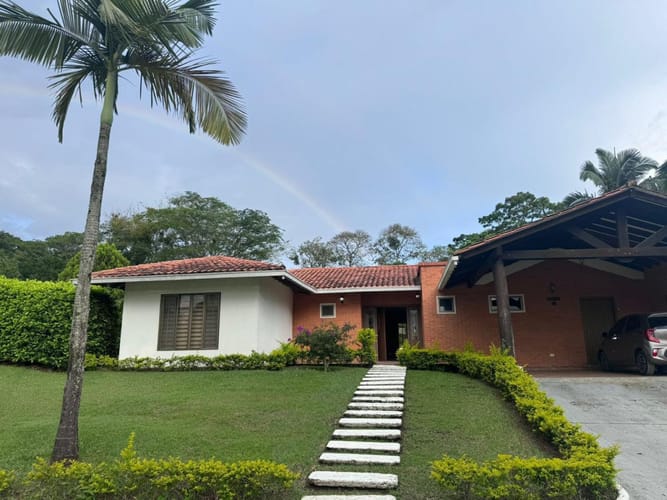 Casa de 4 alcobas en arriendo en Galicia, Pereira, 280 m² · foto 3 de 17