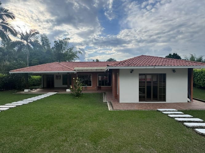 Casa de 4 alcobas en arriendo en Galicia, Pereira, 280 m² · foto 4 de 17