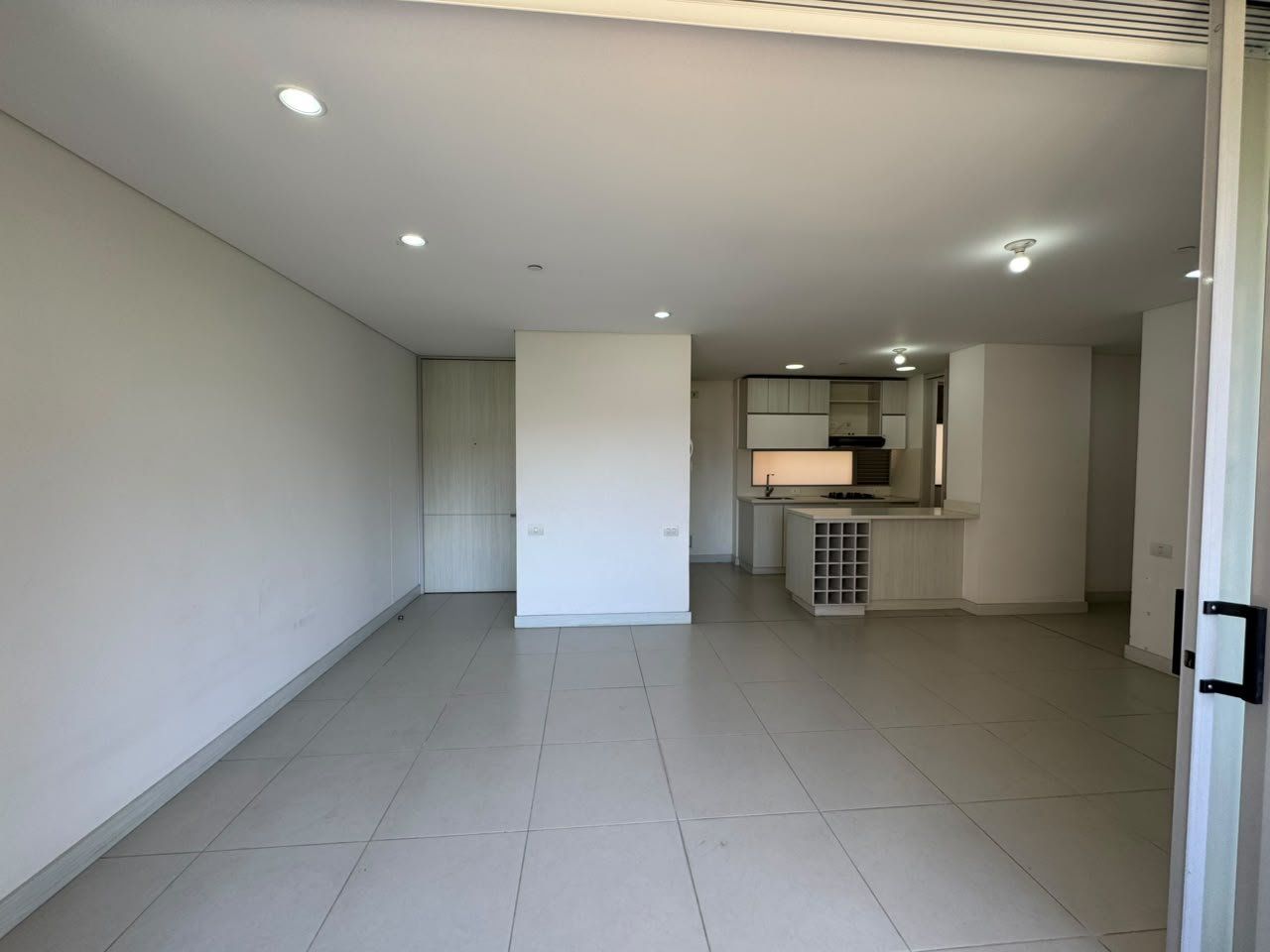 Apartamento en arriendo en Loma Del Esmeraldal, Envigado · foto 4 de 14