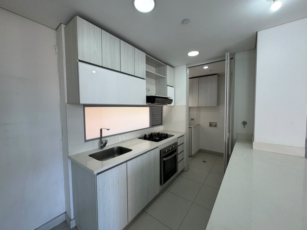 Apartamento en arriendo en Loma Del Esmeraldal, Envigado · foto 6 de 14