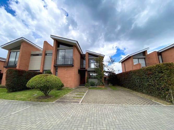 Casa de 3 alcobas en venta en Chuntame, Soacha, 176 m² · foto 2 de 19