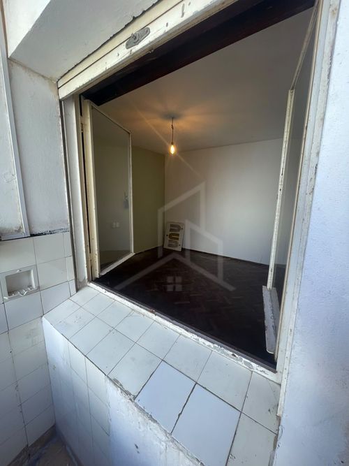Alquiler Apto 2 Dormitorios En Ciudad Vieja | Terraza | A 1 Cuadra de la Rambla · Foto 6
