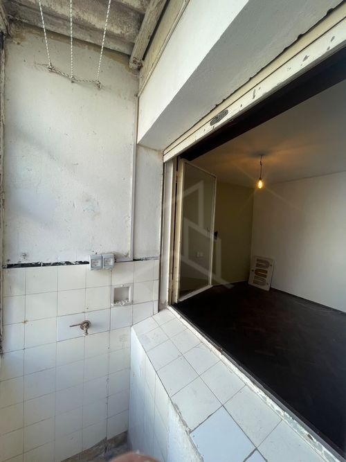 Alquiler Apto 2 Dormitorios En Ciudad Vieja | Terraza | A 1 Cuadra de la Rambla · Foto 7
