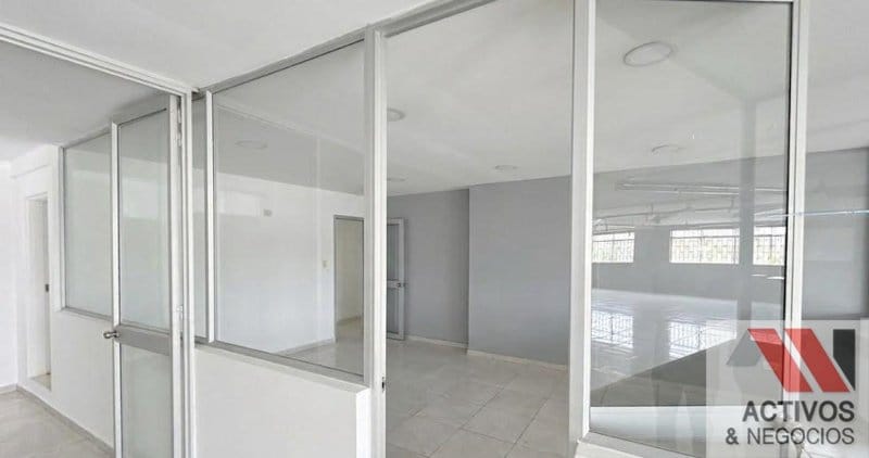 Bodega en arriendo en Colombia, Medellín, 520 m² · foto 2 de 6
