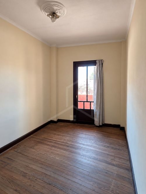 Alquiler Amplio Apartamento de 3 Dormitorios – 2 Baños – Balcones – Zona Cordón · Foto 4