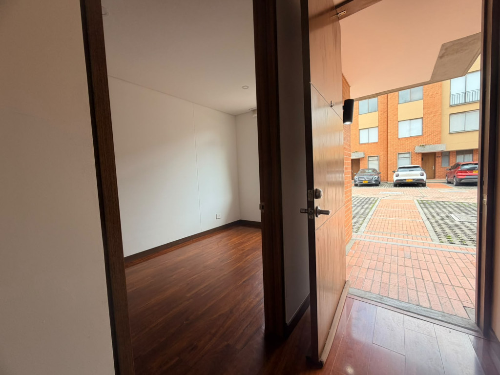 Casa en venta en Guaymaral, Bogotá · foto 2 de 24