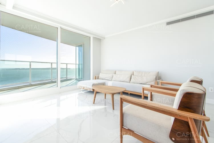 Paramount De Tres Dormitorios En Suites + Dependencia En Alquiler · Foto 2