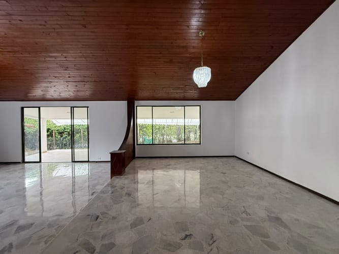 Casa de 4 alcobas en venta en Ciudad Jardin, Cali, 700 m² · foto 3 de 24
