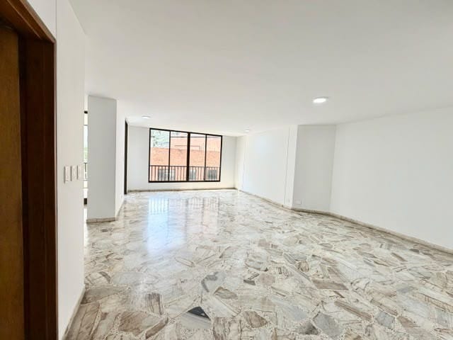 Apartamento de 3 alcobas en venta en Bellavista, Cali, 159 m² · foto 4 de 14
