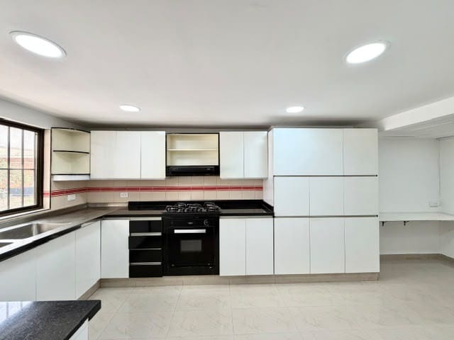 Apartamento de 3 alcobas en venta en Bellavista, Cali, 159 m² · foto 5 de 14