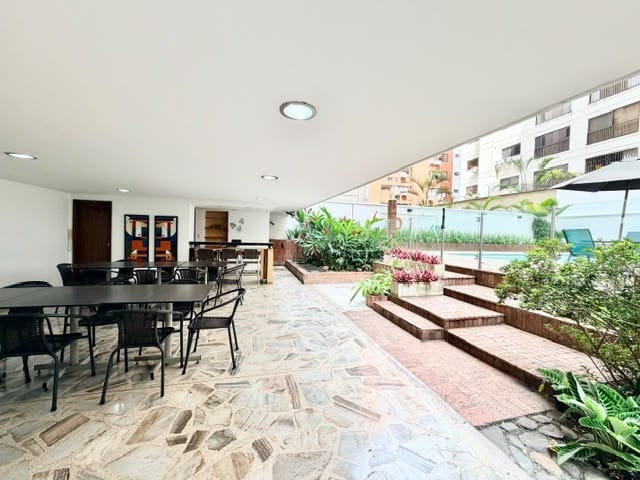 Apartamento de 3 alcobas en venta en Bellavista, Cali, 159 m² · foto 14 de 14