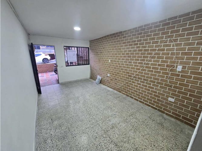 Casa de 3 alcobas en venta en Belén Las Violetas, Medellín, 85 m² · foto 3 de 10