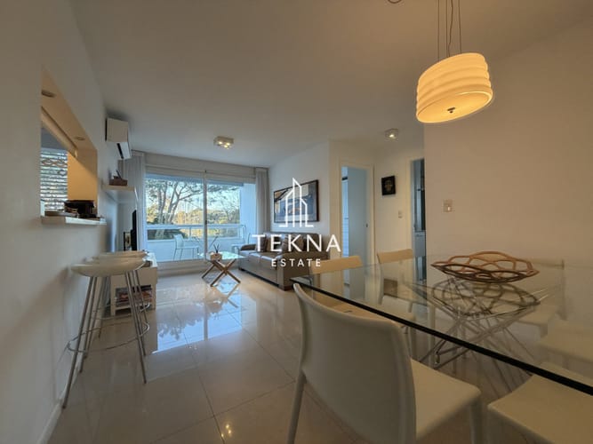Venta de apartamento de dos dormitorios sobre Roosevelt