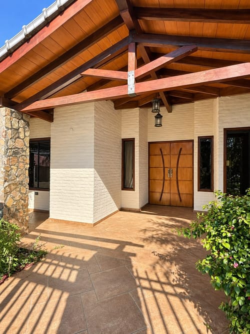 En venta residencia - A 100 metros del colegio Liberty. - foto 1