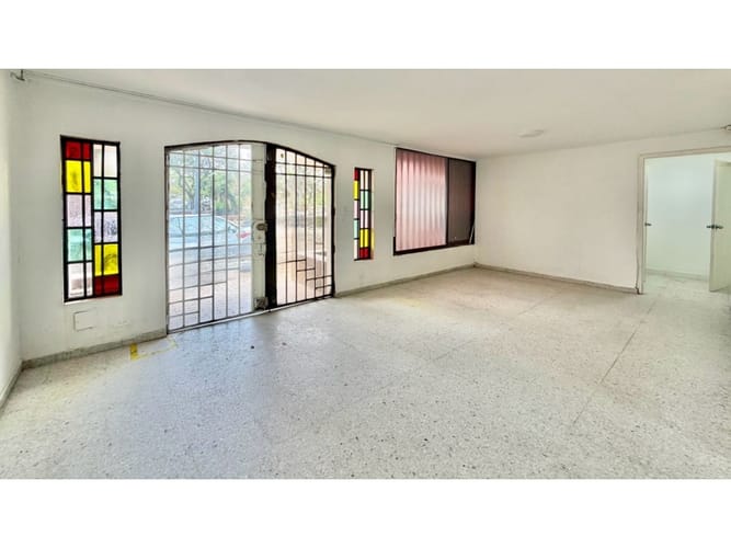 Casa de 7 alcobas en venta en Versalles, Cali, 222 m² · foto 2 de 24
