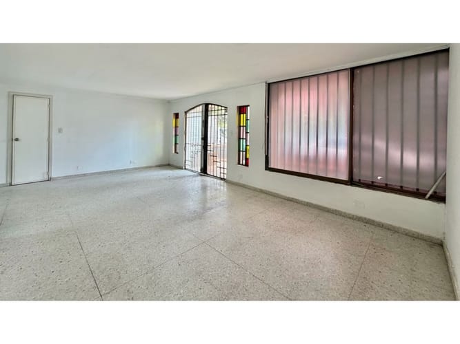 Casa de 7 alcobas en venta en Versalles, Cali, 222 m² · foto 3 de 24
