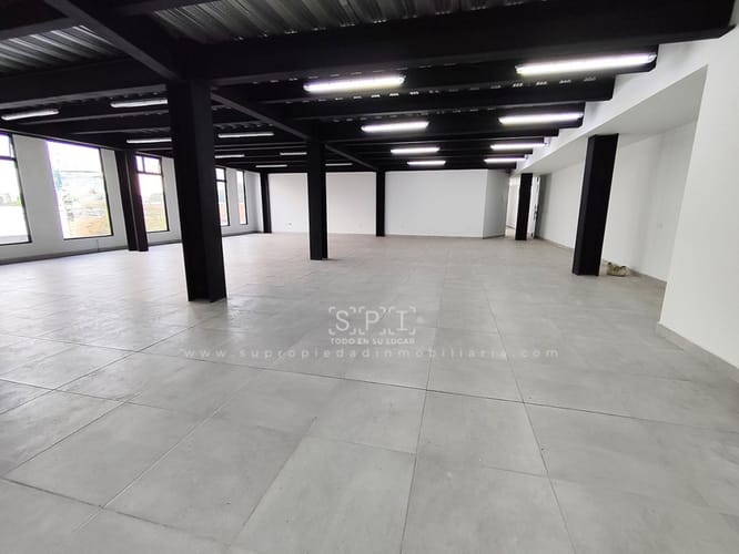 Bodega en arriendo en Laureles, Medellín, 120 m² · foto 2 de 12