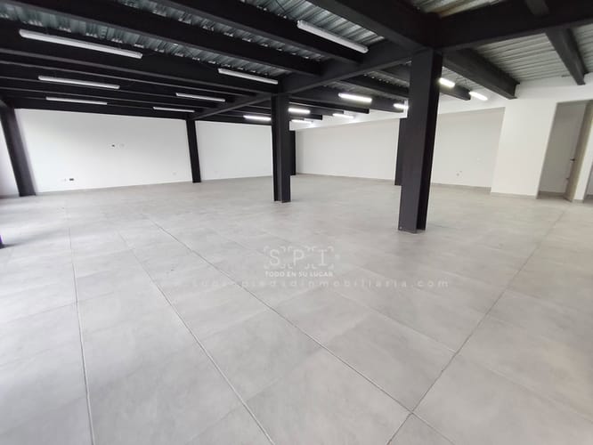 Bodega en arriendo en Laureles, Medellín, 120 m² · foto 5 de 12
