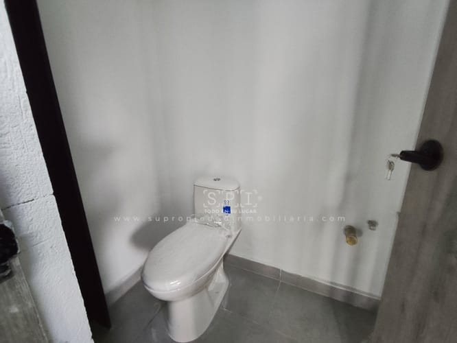 Bodega en arriendo en Laureles, Medellín, 120 m² · foto 8 de 12
