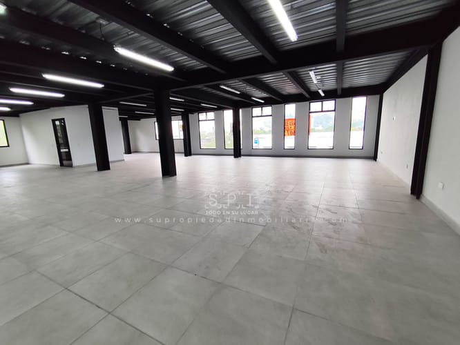 Bodega en arriendo en Laureles, Medellín, 120 m² · foto 9 de 12