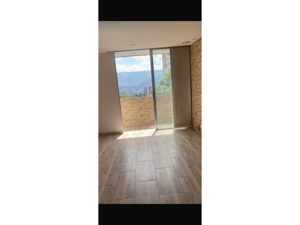 Apartamento en venta en Loma De Los Bernal, Medellín · foto 4 de 20